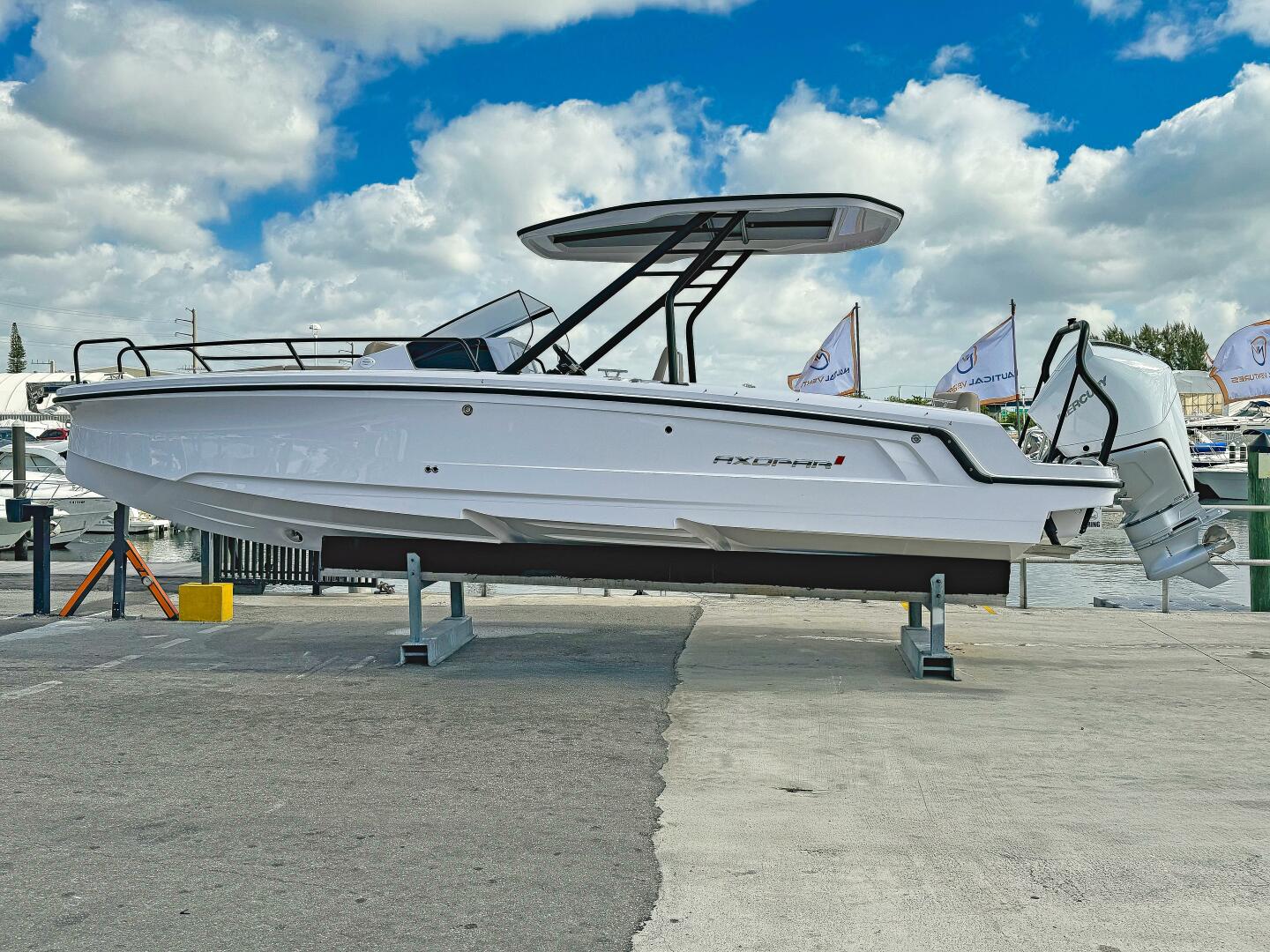 Slide: The Image of Axopar 25 Cross Top 2025 - 5324741