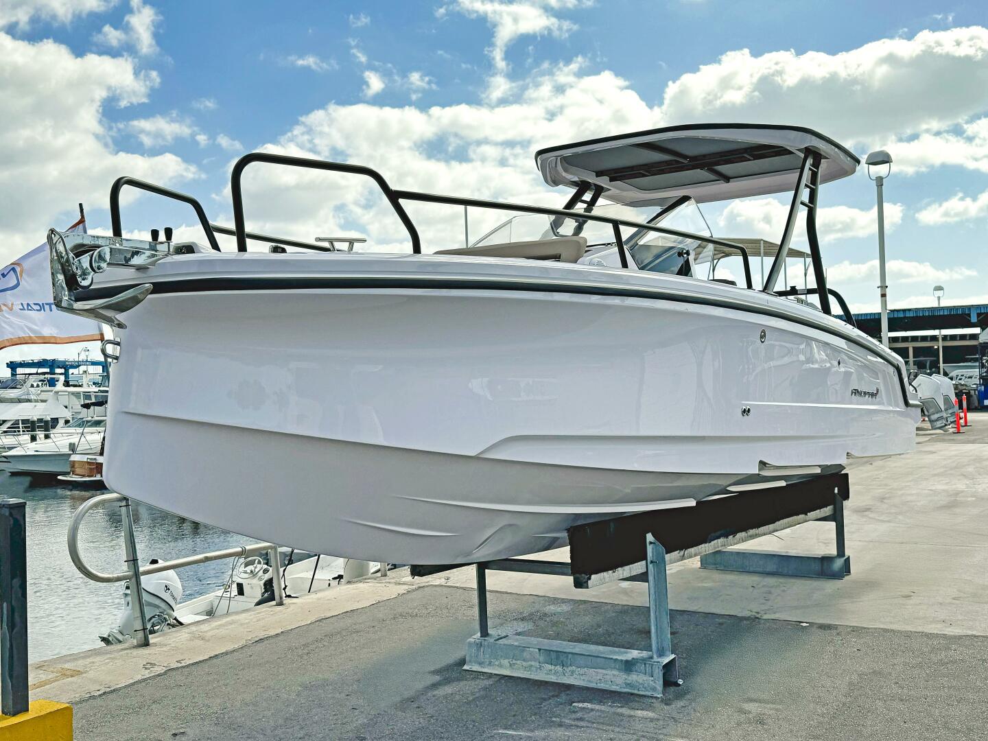 Slide: The Image of Axopar 25 Cross Top 2025 - 5324747