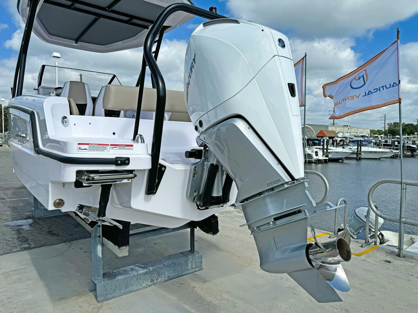 Slide: The Image of Axopar 25 Cross Top 2025 - 5324748