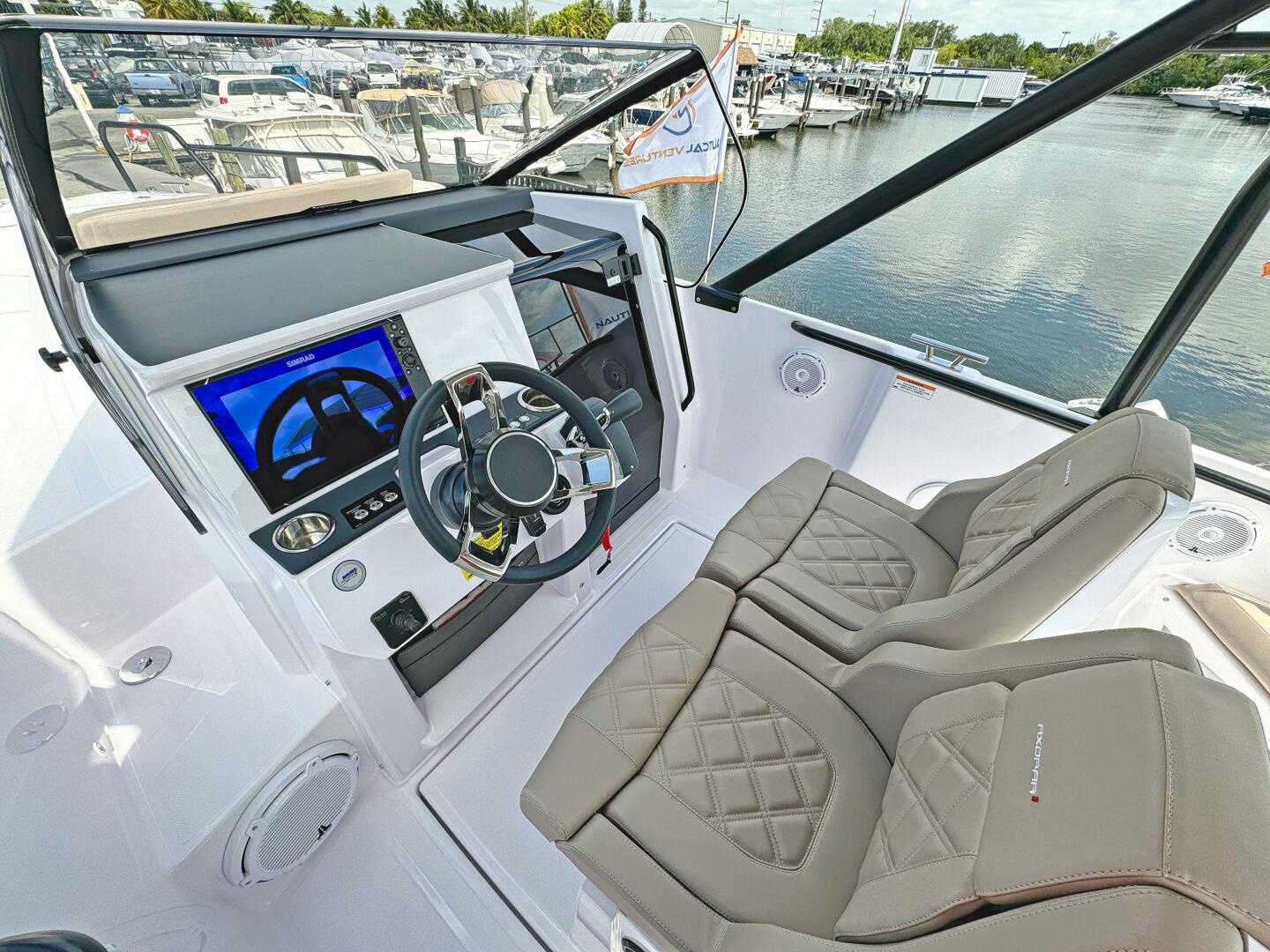 Slide: The Image of Axopar 25 Cross Top 2025 - 5324750