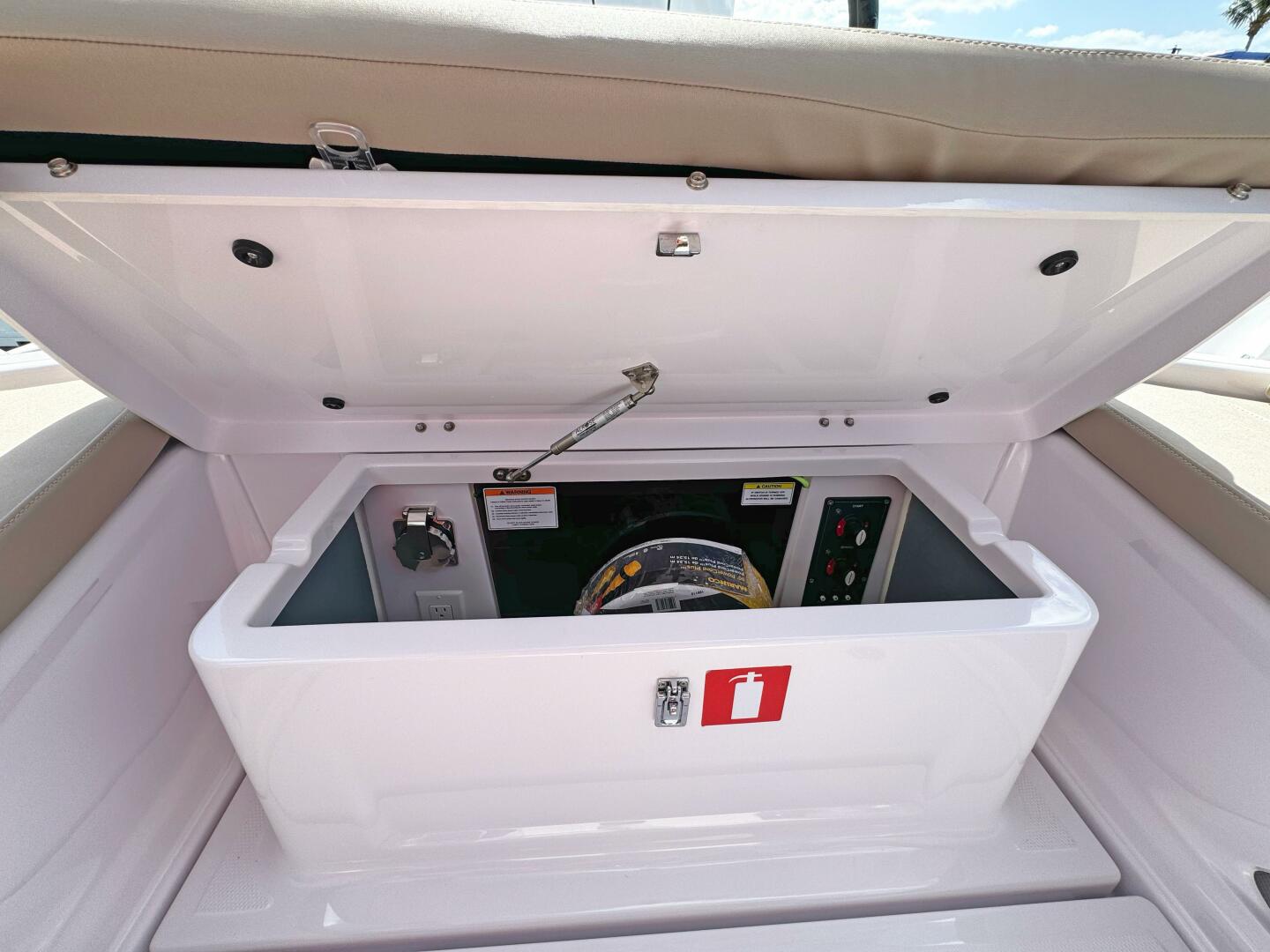 Slide: The Image of Axopar 25 Cross Top 2025 - 5324754