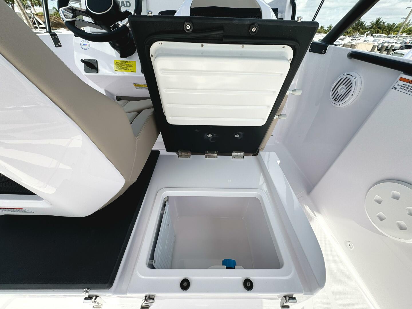 Slide: The Image of Axopar 25 Cross Top 2025 - 5324755