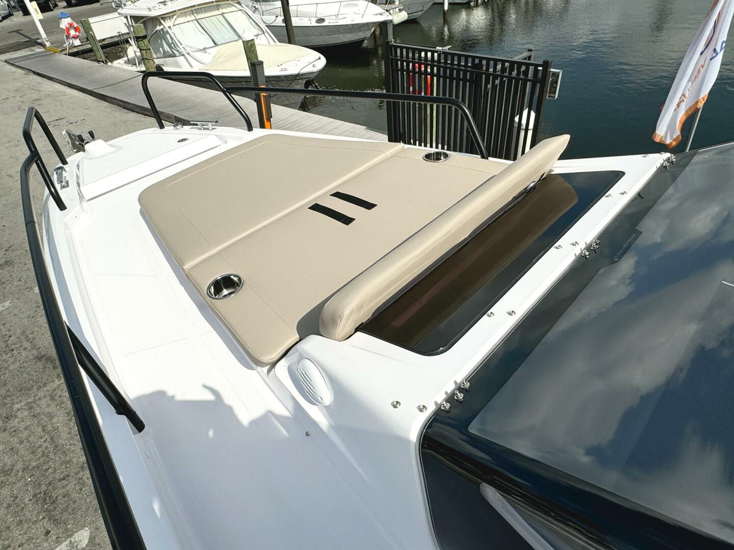 Slide: The Image of Axopar 25 Cross Top 2025 - 5324756