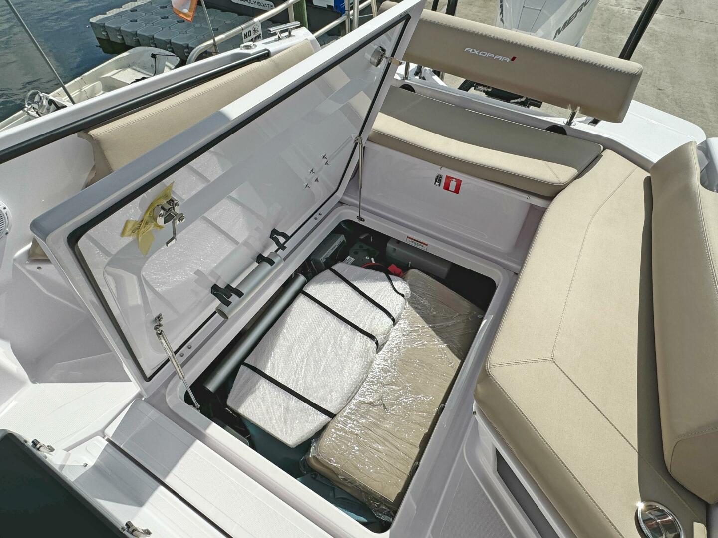 Slide: The Image of Axopar 25 Cross Top 2025 - 5324757