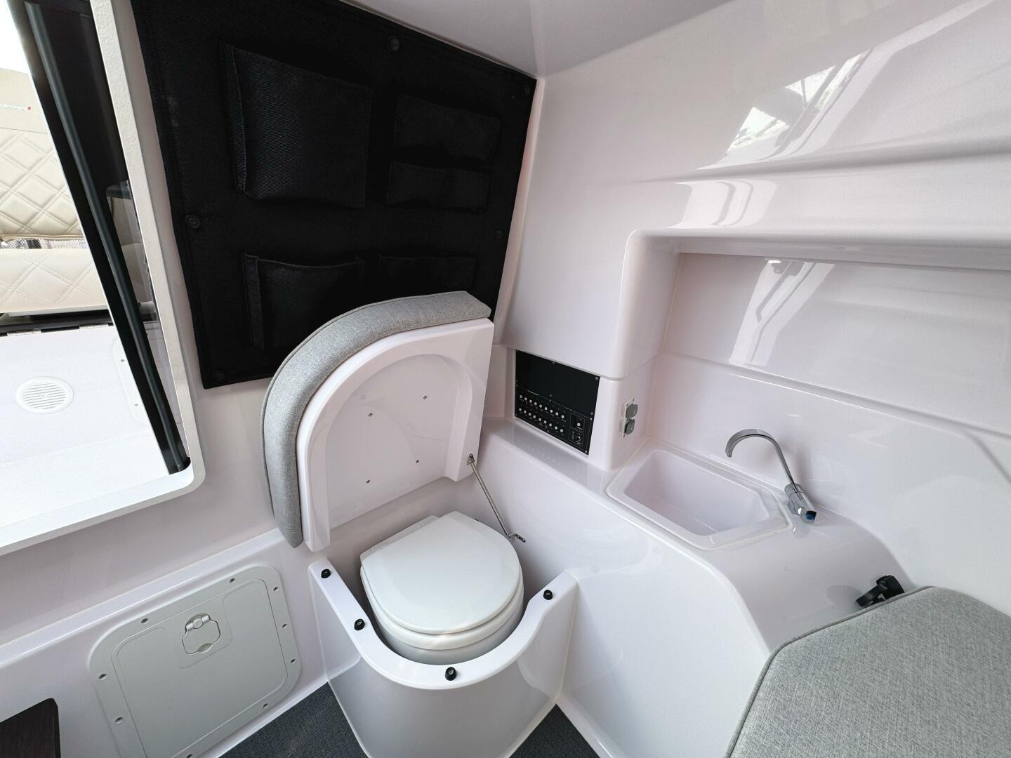 Slide: The Image of Axopar 25 Cross Top 2025 - 5324759