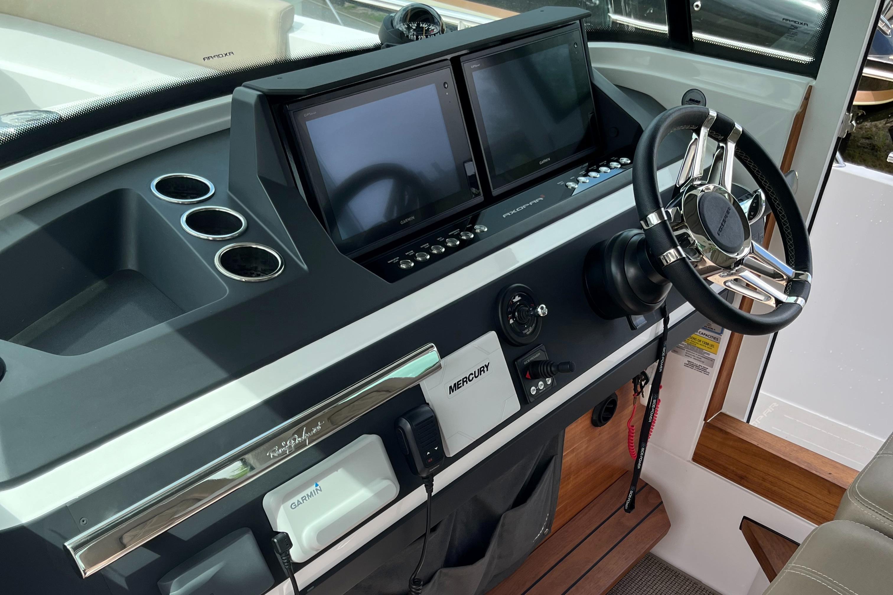 Slide: The Image of Axopar 28 CABIN 2018 - 5