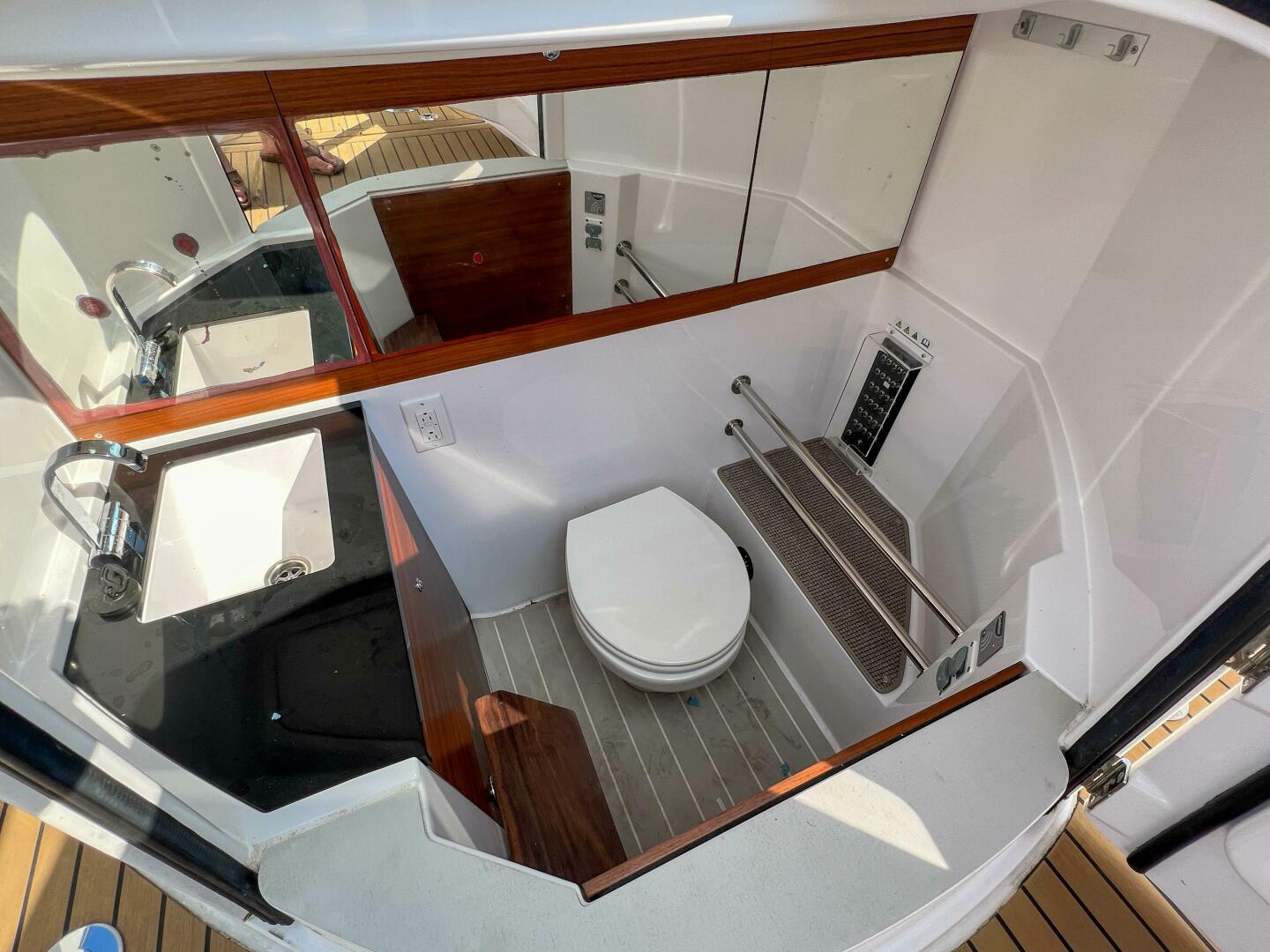 Slide: The Image of Axopar 28 CABIN 2020 - 4639693