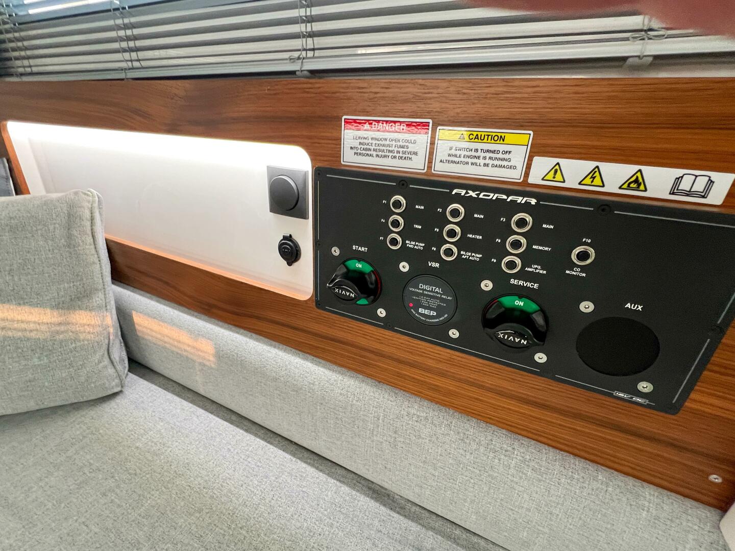 Slide: The Image of Axopar 28 CABIN 2020 - 4597631