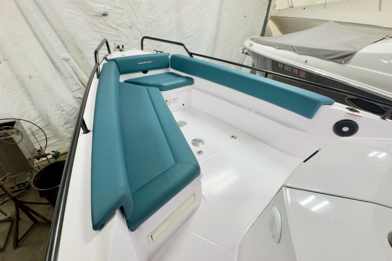 Slide: The Image of Axopar 28 CABIN 2022 - 5140804