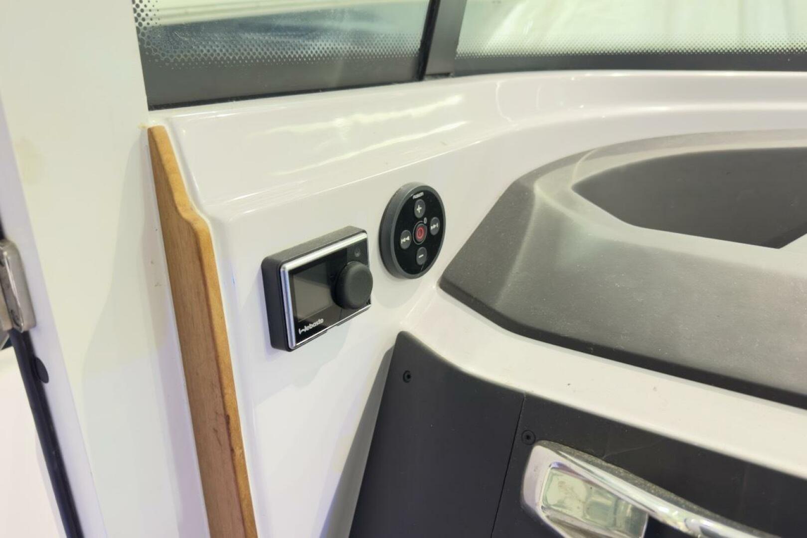 Slide: The Image of Axopar 28 CABIN 2022 - 5140827