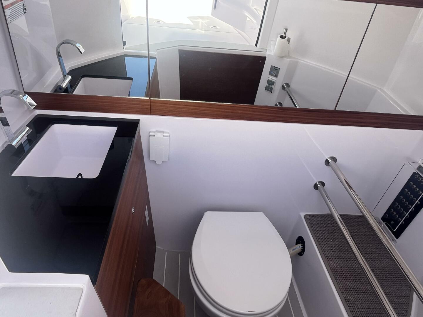 Slide: The Image of Axopar 28 CABIN 2022 - 5288655