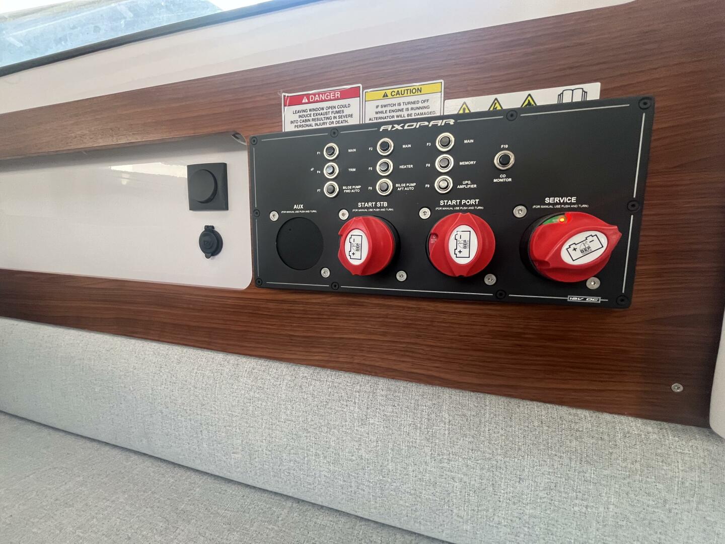 Slide: The Image of Axopar 28 CABIN 2022 - 5288660