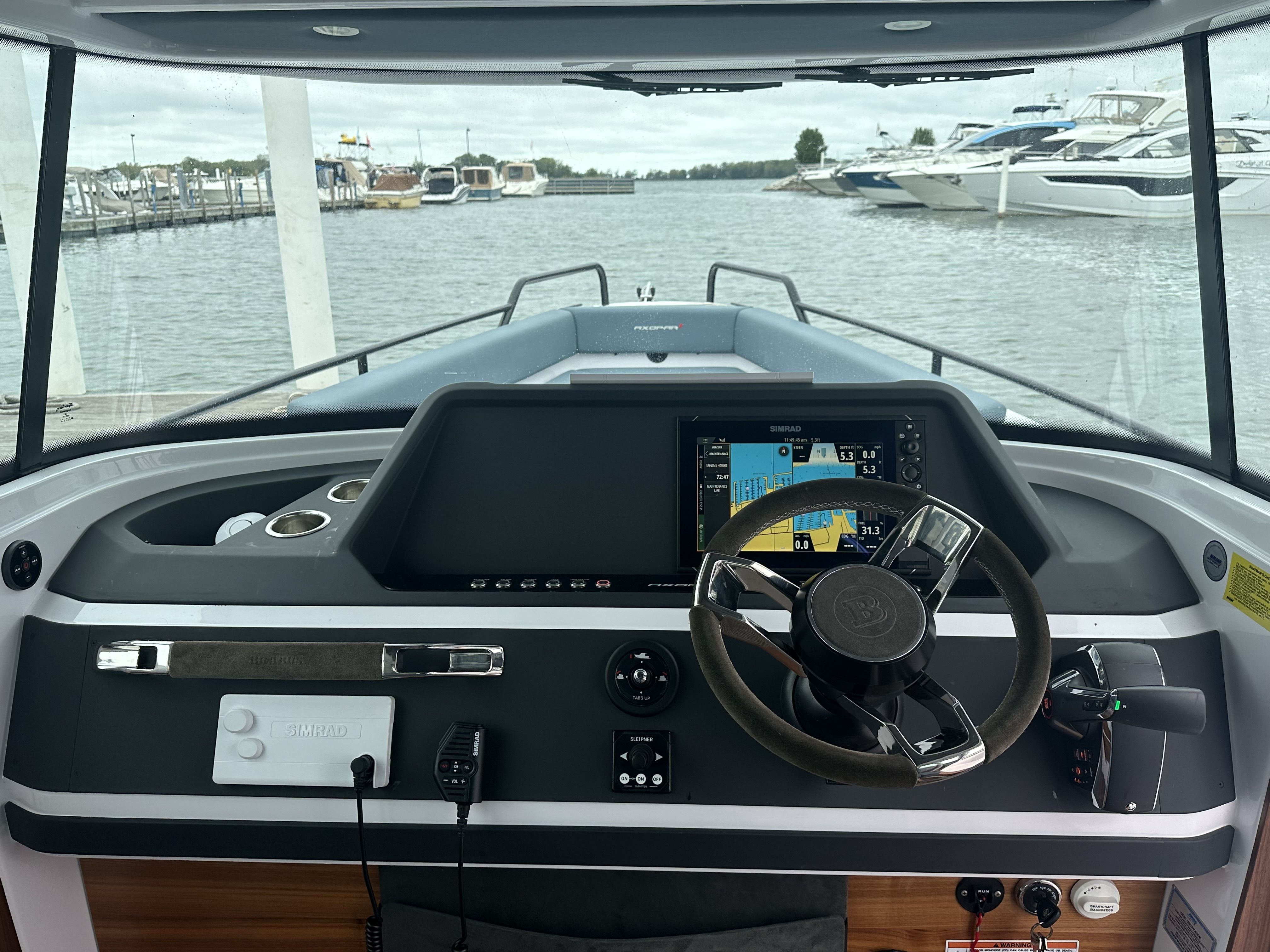 Slide: The Image of Axopar 28CABIN 2023 - 10