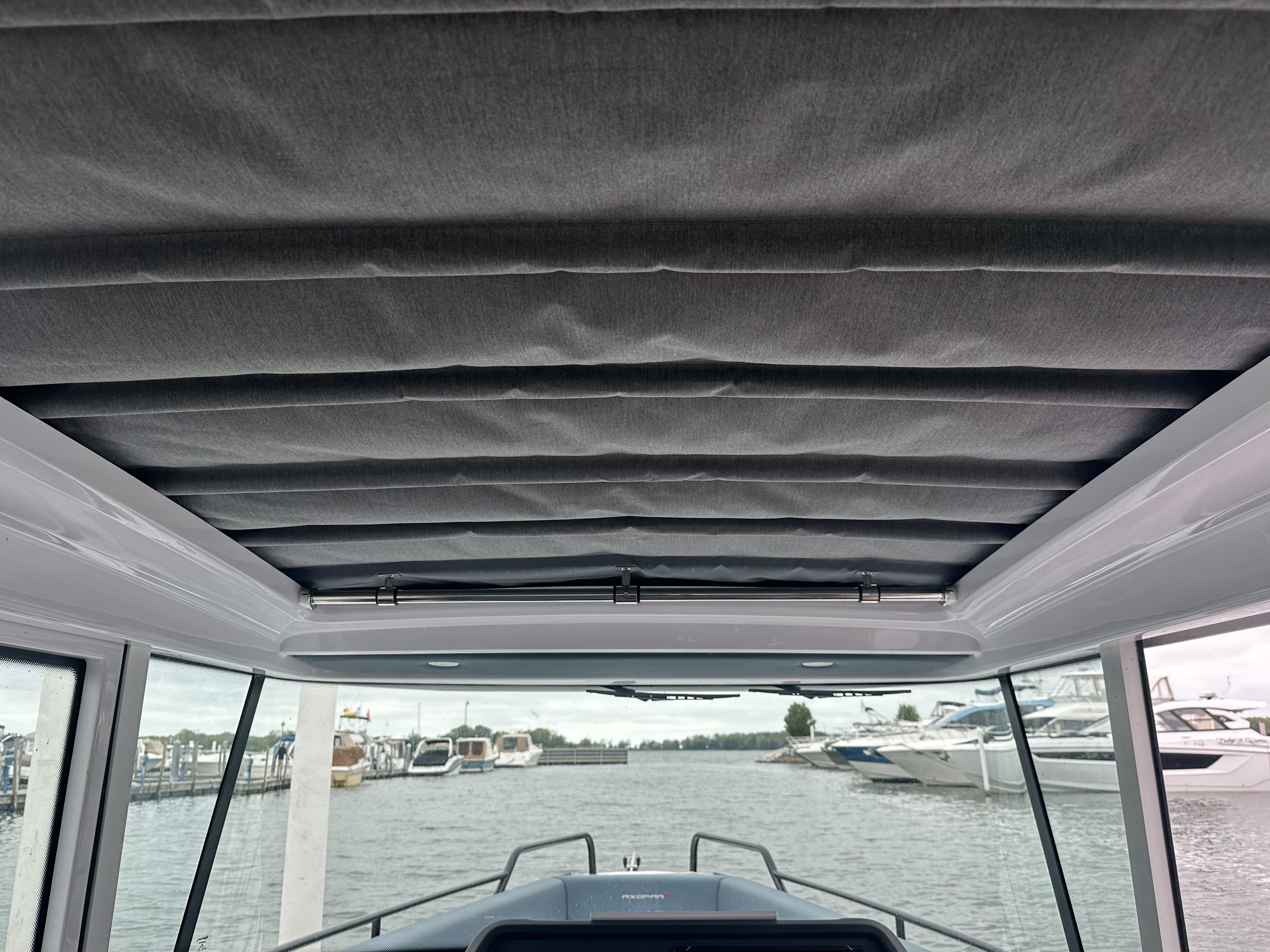 Slide: The Image of Axopar 28CABIN 2023 - 12