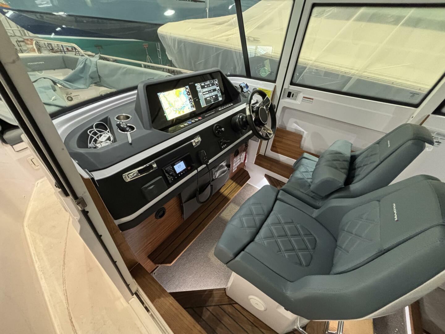 Slide: The Image of Axopar 28 CABIN 2023 - 5202239