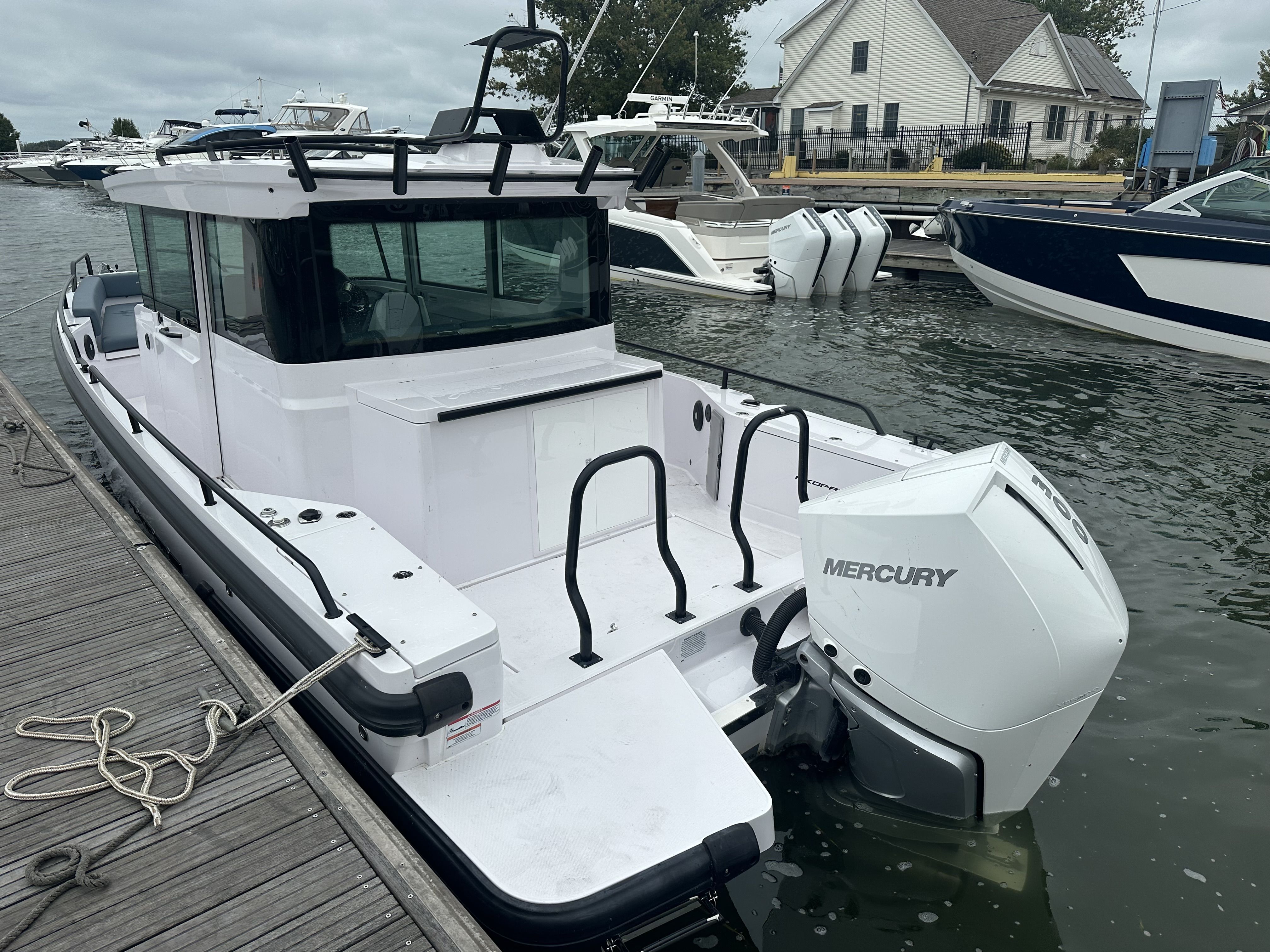 Slide: The Image of Axopar 28CABIN 2023 - 3