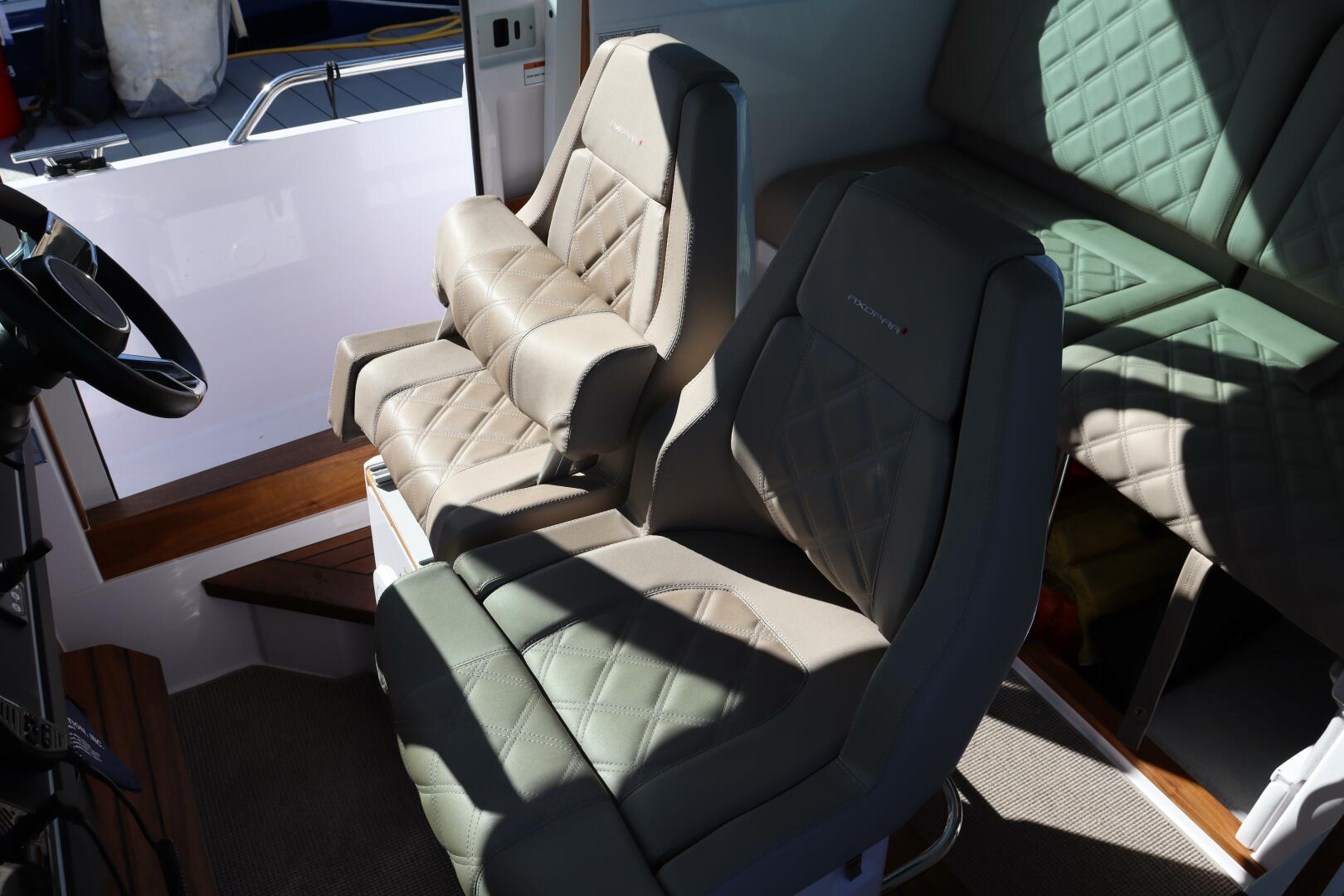 Slide: The Image of Axopar 28 CABIN 2023 - 4777942