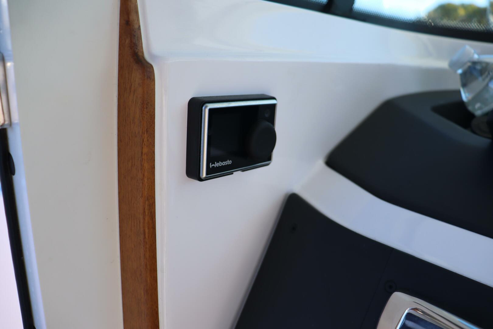 Slide: The Image of Axopar 28 CABIN 2023 - 4777952