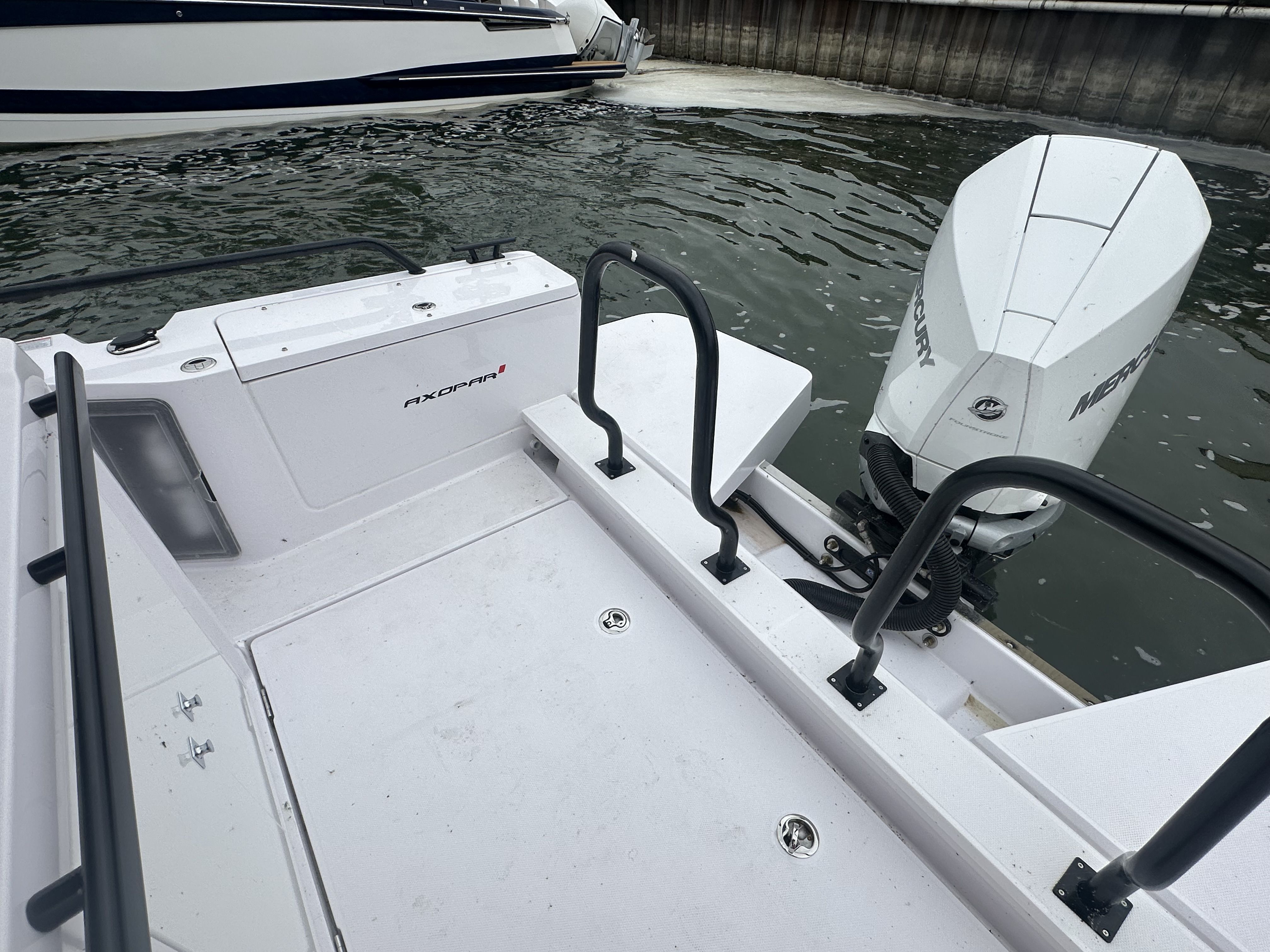 Slide: The Image of Axopar 28CABIN 2023 - 5