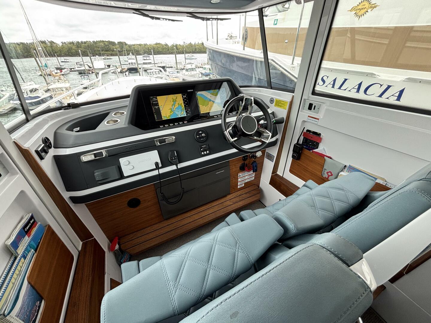 Slide: The Image of Axopar 28 CABIN 2023 - 5376587