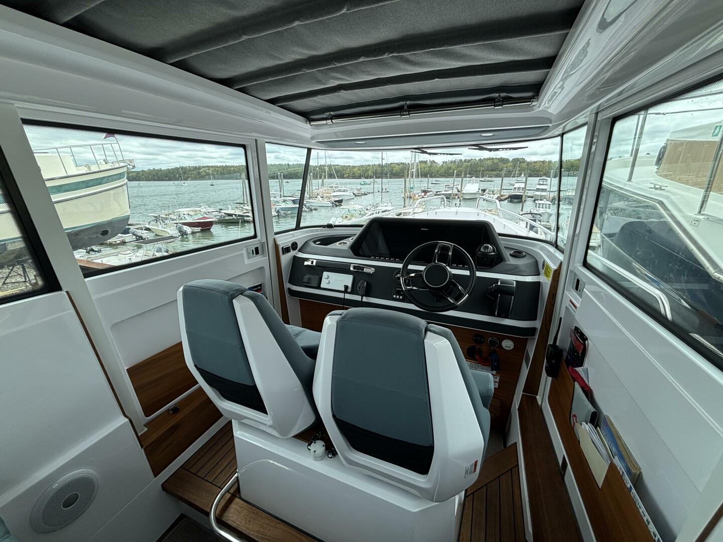 Slide: The Image of Axopar 28 CABIN 2023 - 5376598
