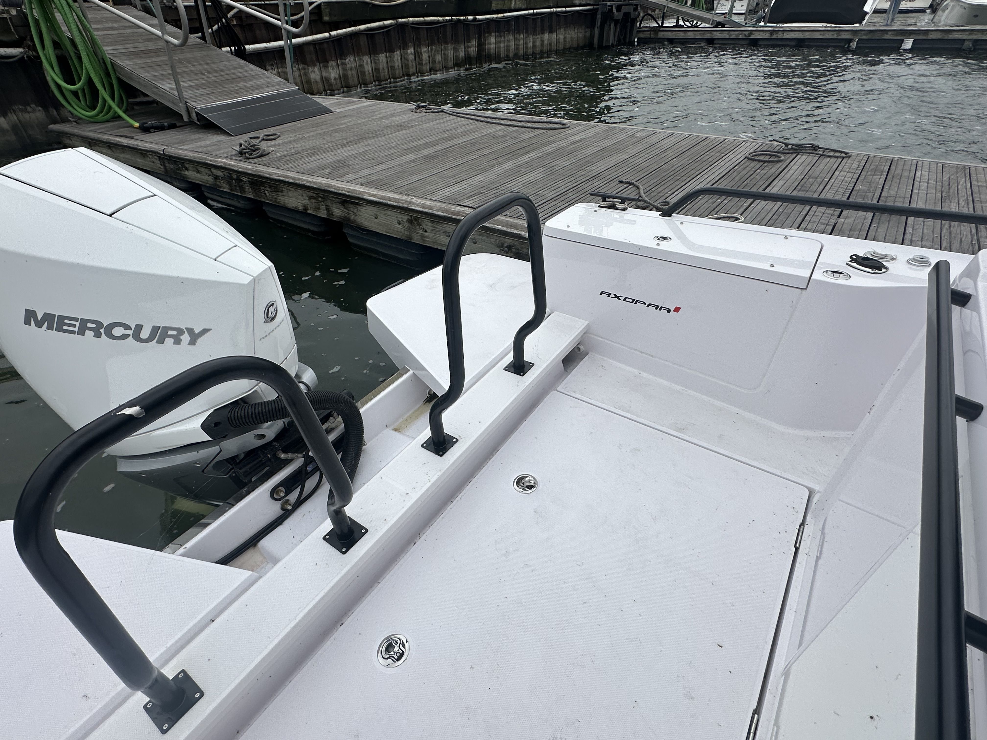 Slide: The Image of Axopar 28CABIN 2023 - 6