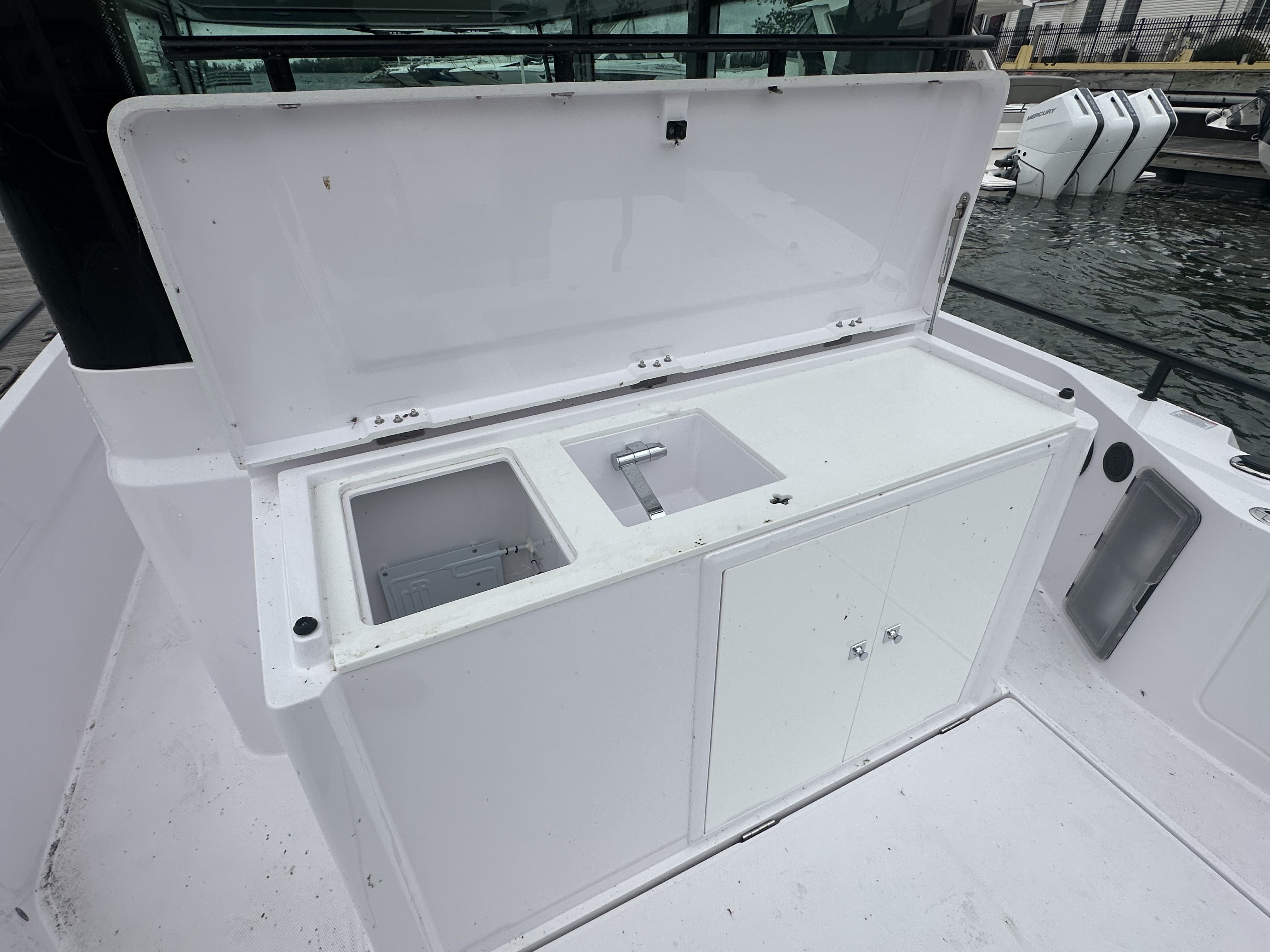 Slide: The Image of Axopar 28CABIN 2023 - 7