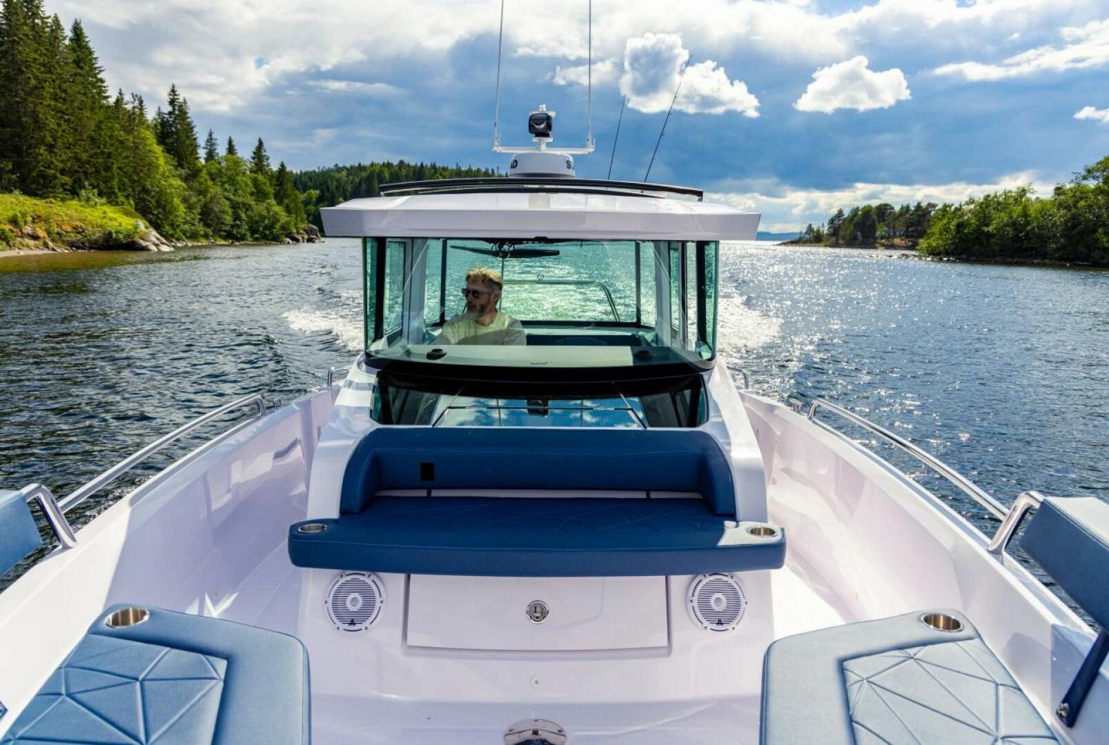 Slide: The Image of Axopar 29 Cros Cabin 2025 - 5273256