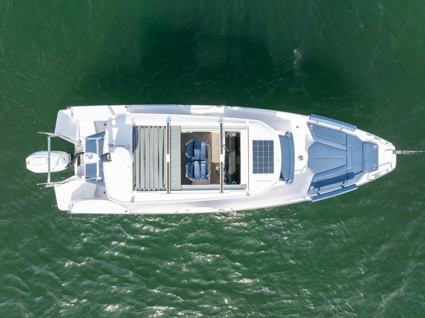 Slide: The Image of Axopar 29 Cross Cabin 2025 - 5399695