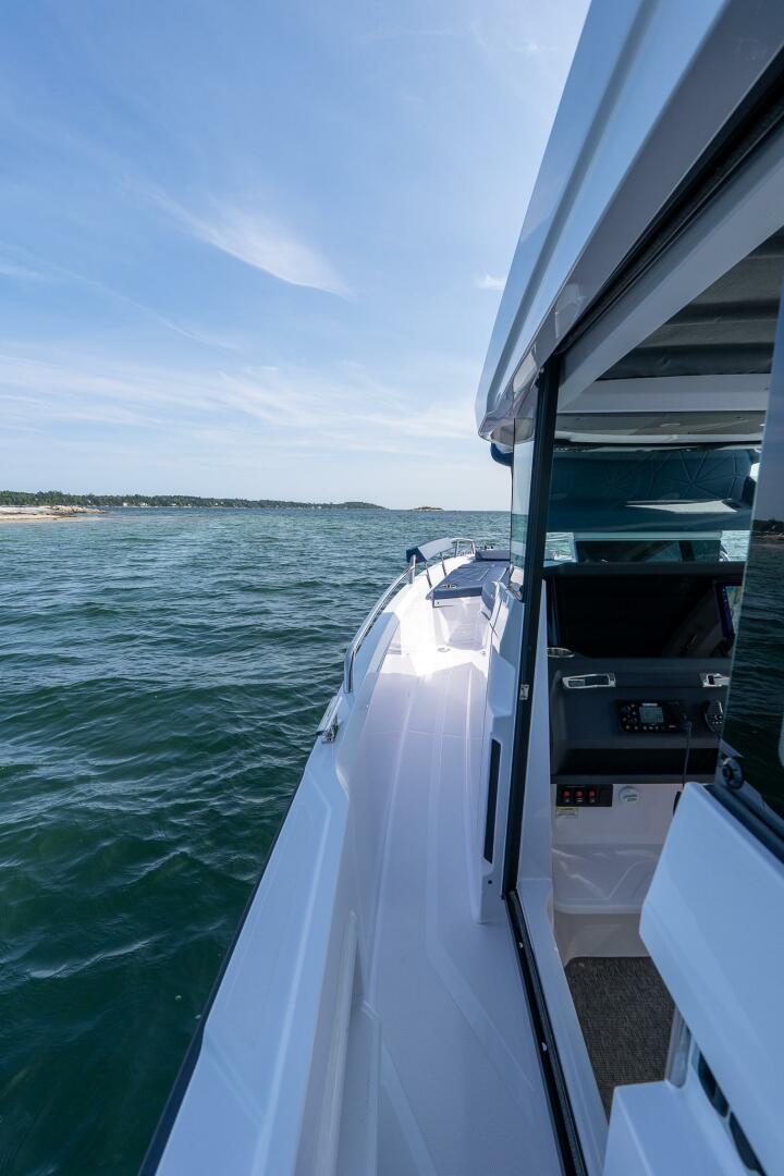 Slide: The Image of Axopar 29 Cross Cabin 2025 - 5399702