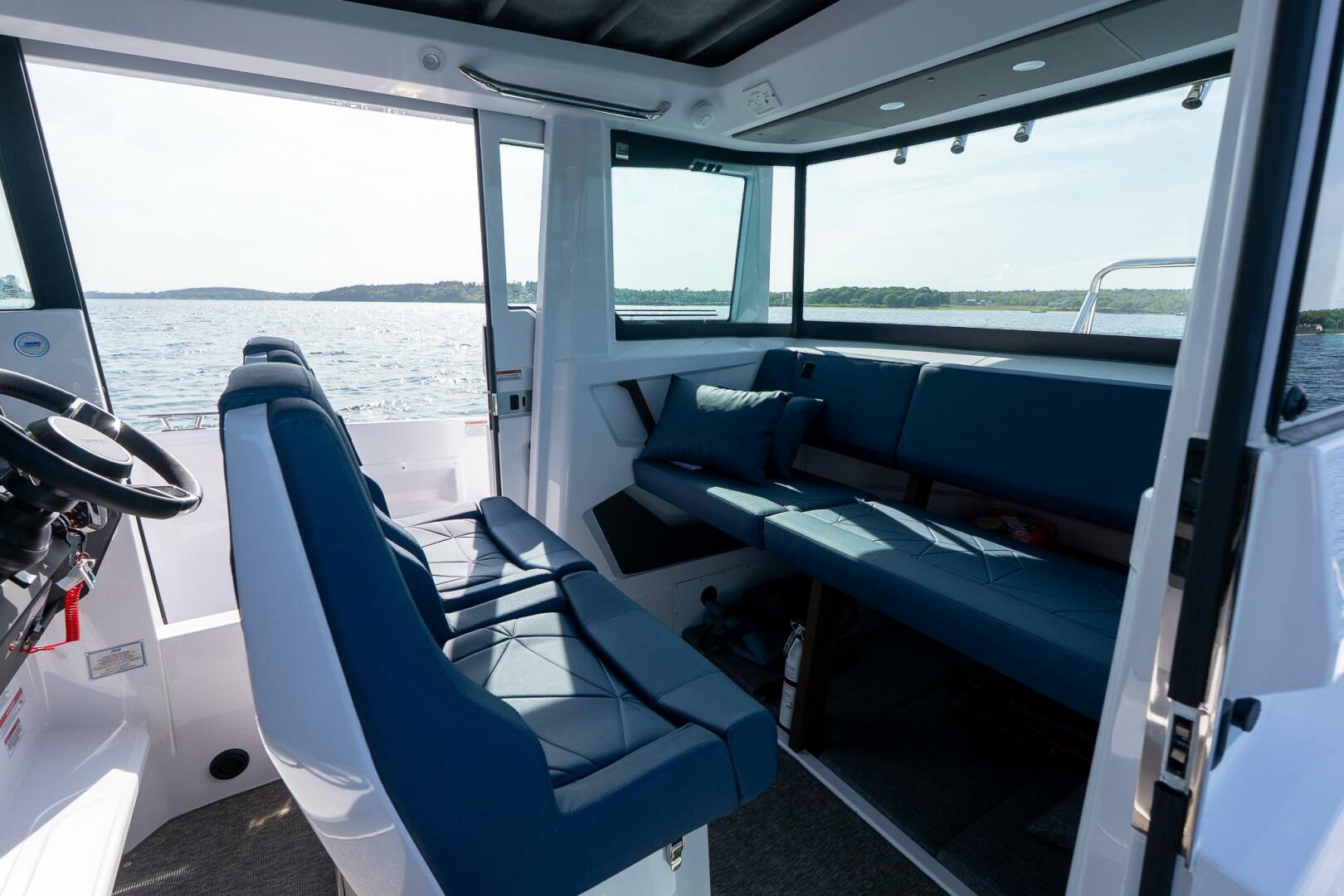 Slide: The Image of Axopar 29 Cross Cabin 2025 - 5399724