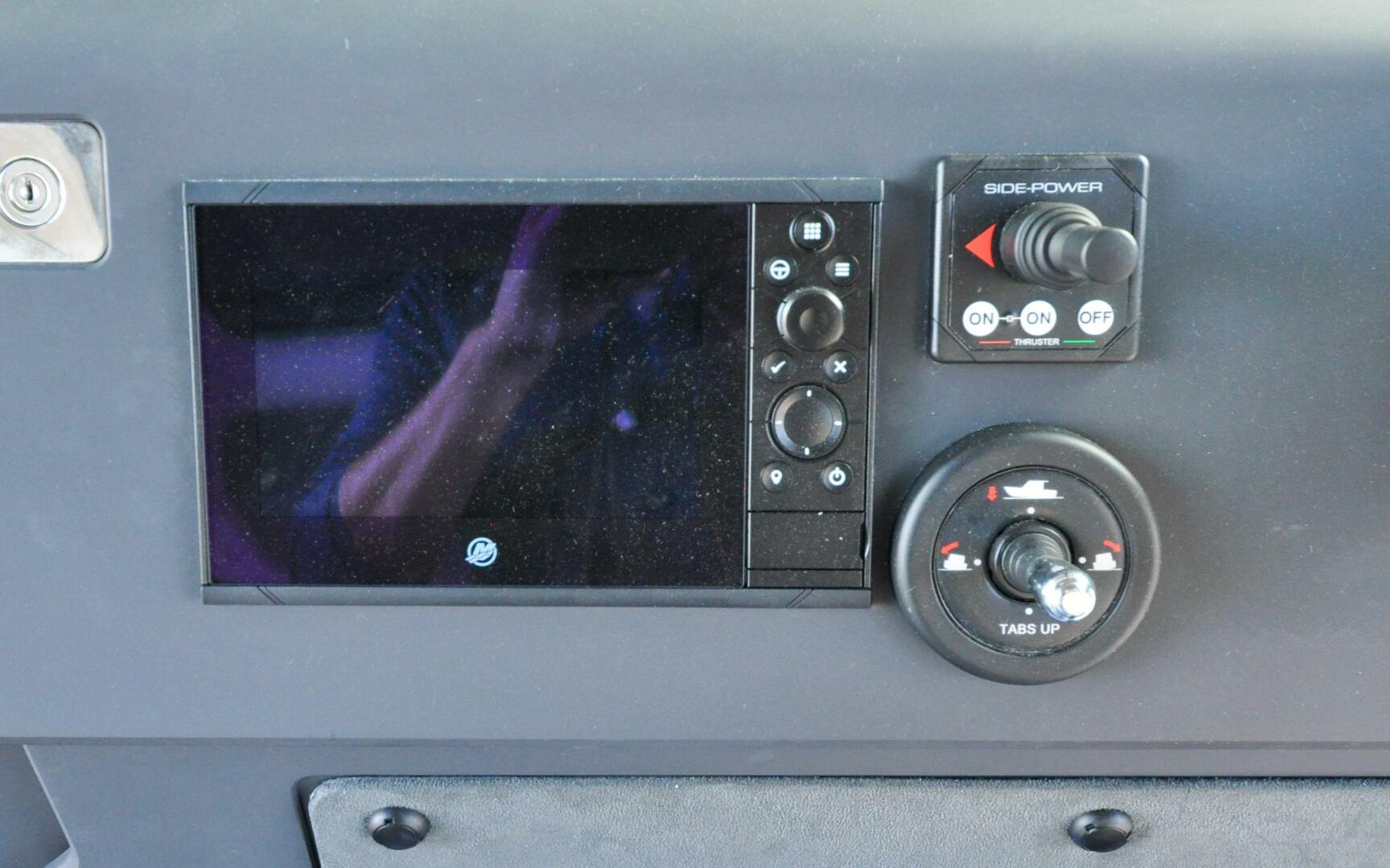Slide: The Image of Axopar 37XC Offered For Sale700 - 4442241
