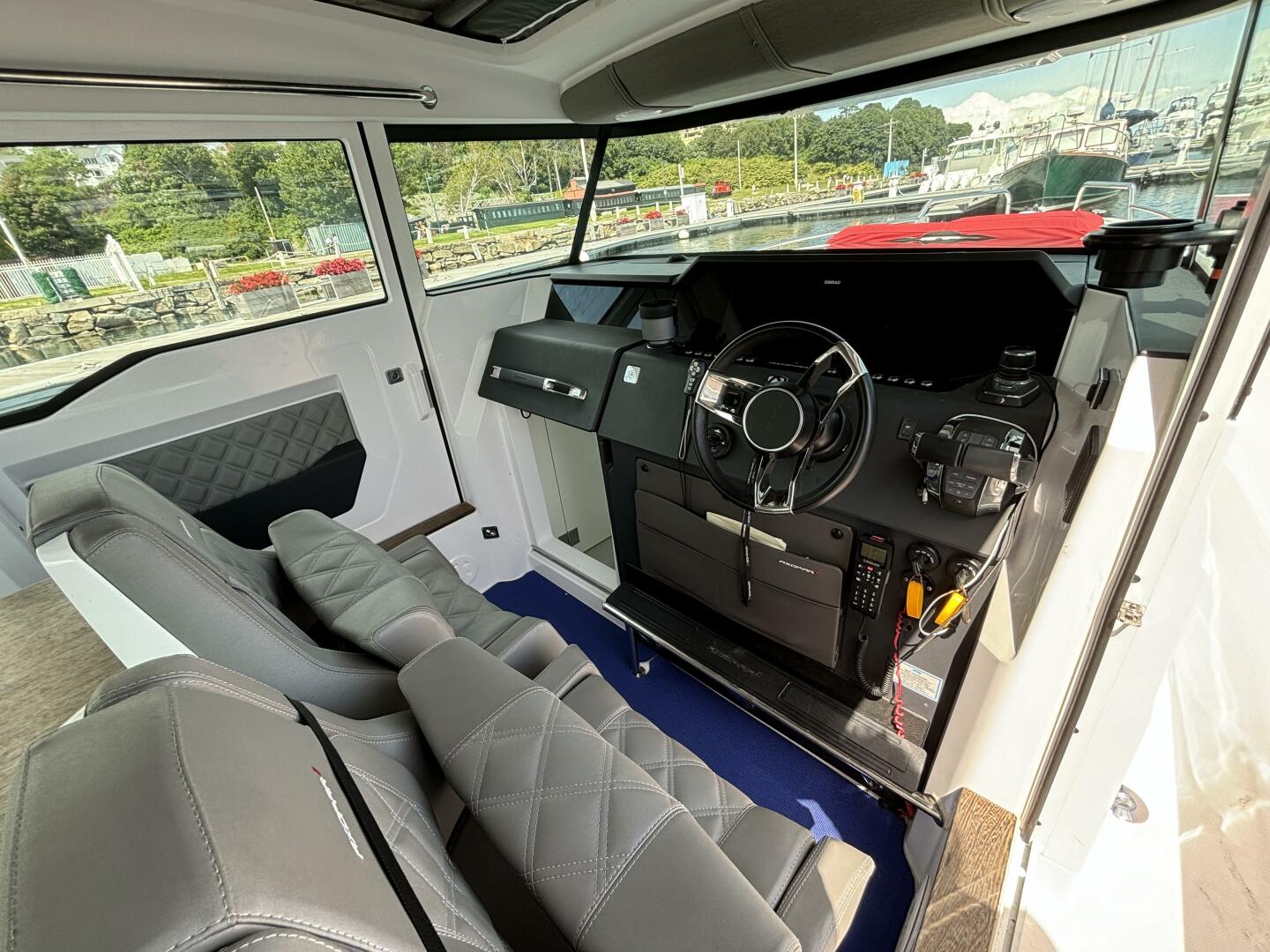 Slide: The Image of Axopar 37 Cross Cabin 2021 - 18