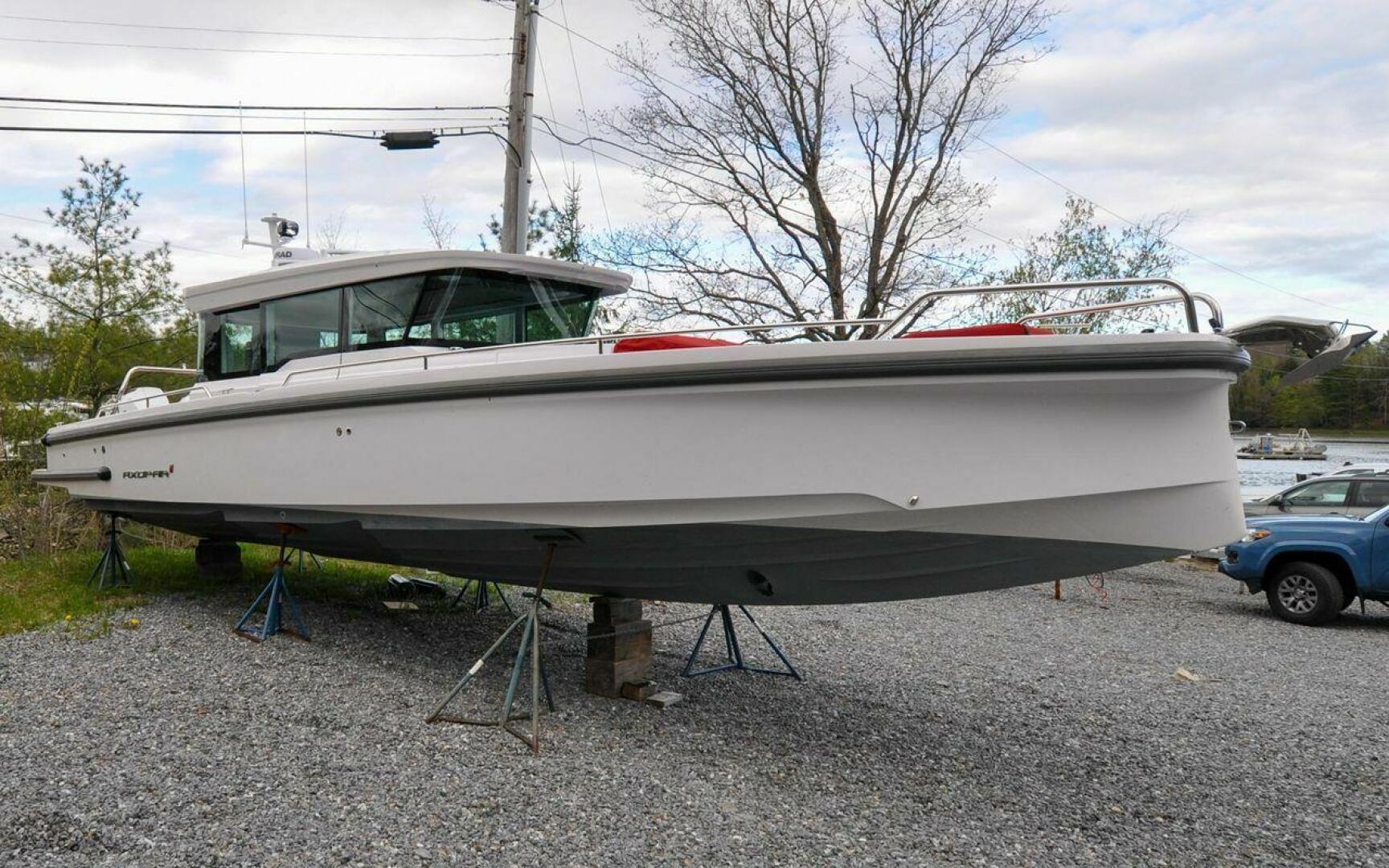 Slide: The Image of Axopar 37 Cross Cabin 2021 - 5279721