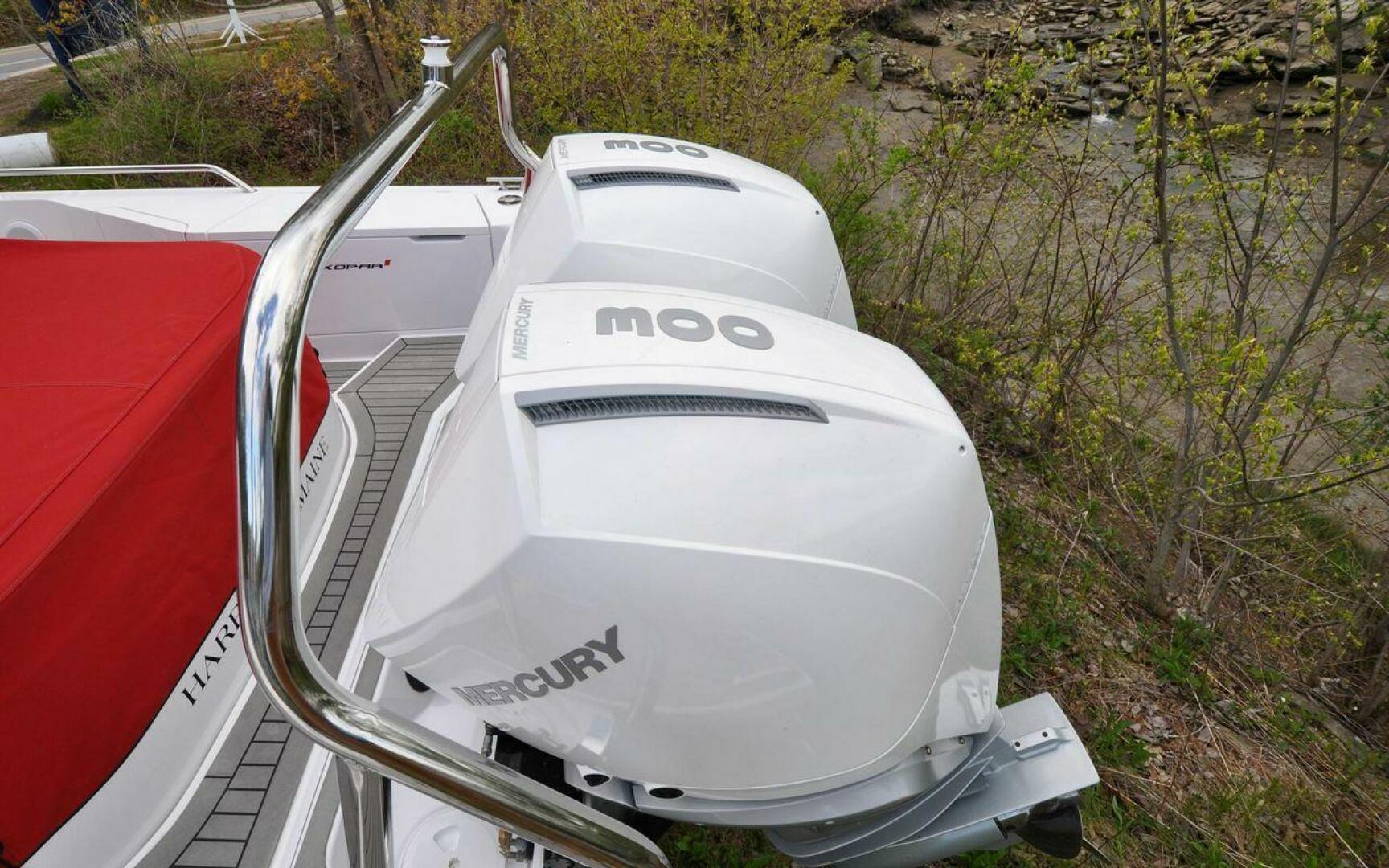 Slide: The Image of Axopar 37 Cross Cabin 2021 - 5279723