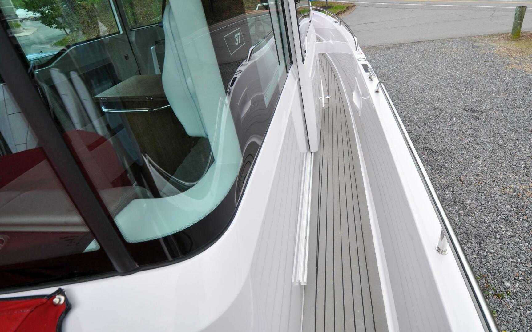 Slide: The Image of Axopar 37 Cross Cabin 2021 - 5279725