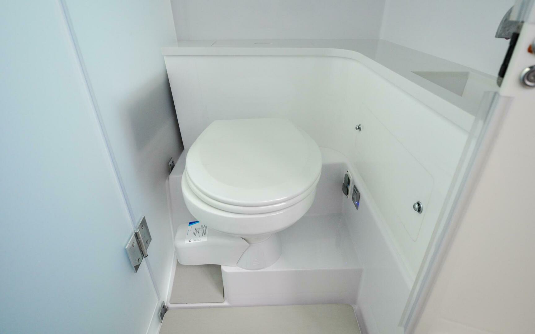 Slide: The Image of Axopar 37 Cross Cabin 2021 - 5279745