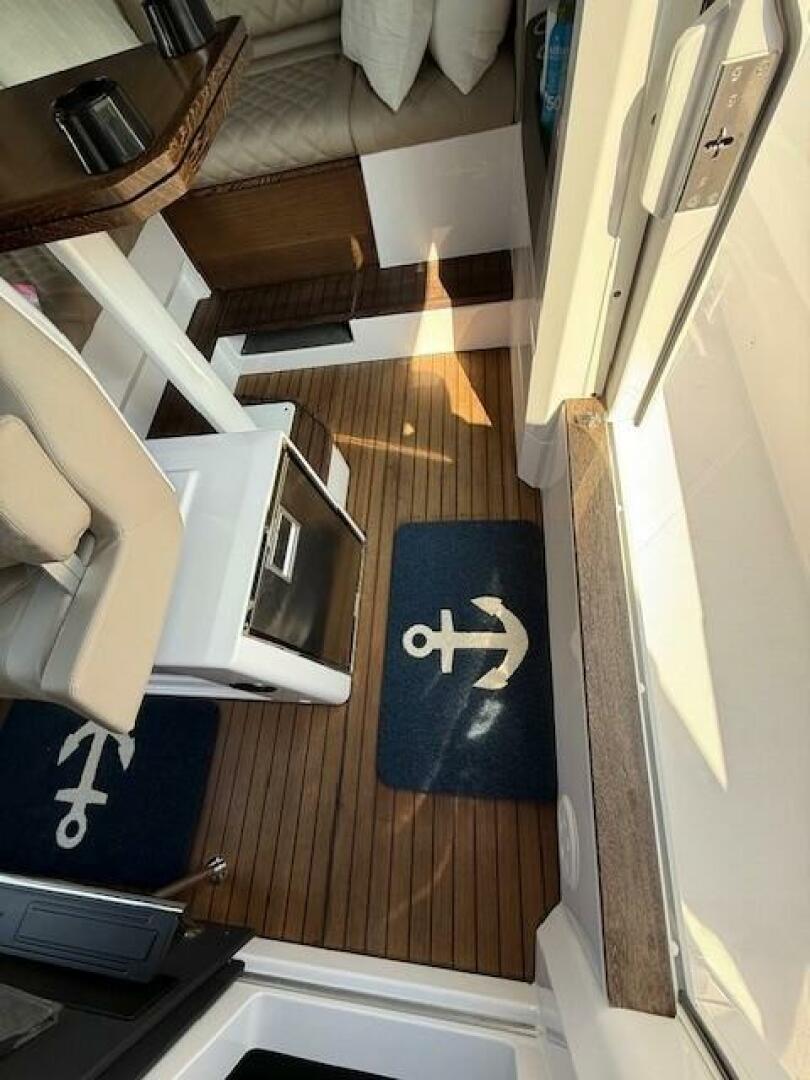 Slide: The Image of Axopar 37 Cross Cabin 2023 - 5532399