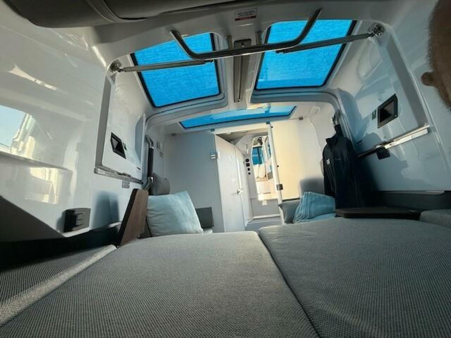 Slide: The Image of Axopar 37 Cross Cabin 2023 - 5532400