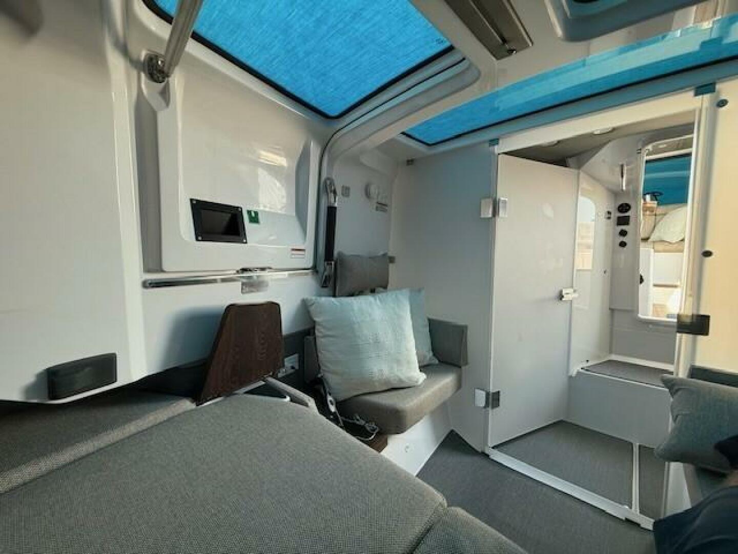 Slide: The Image of Axopar 37 Cross Cabin 2023 - 5532406
