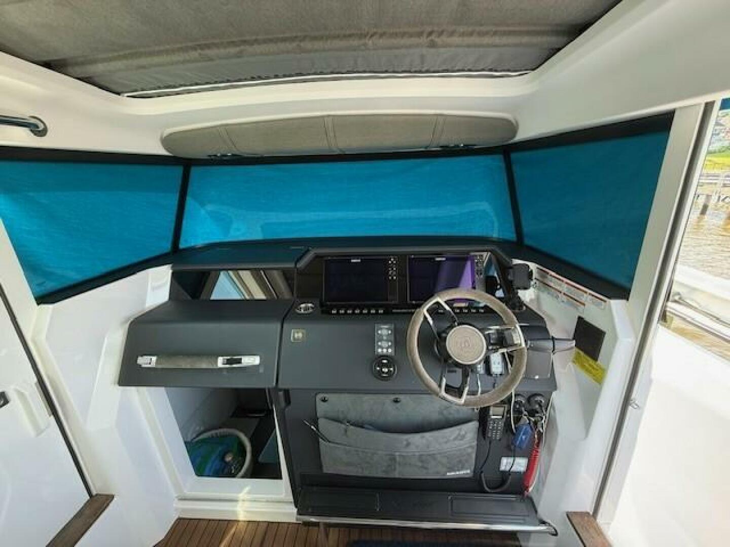 Slide: The Image of Axopar 37 Cross Cabin 2023 - 5532403