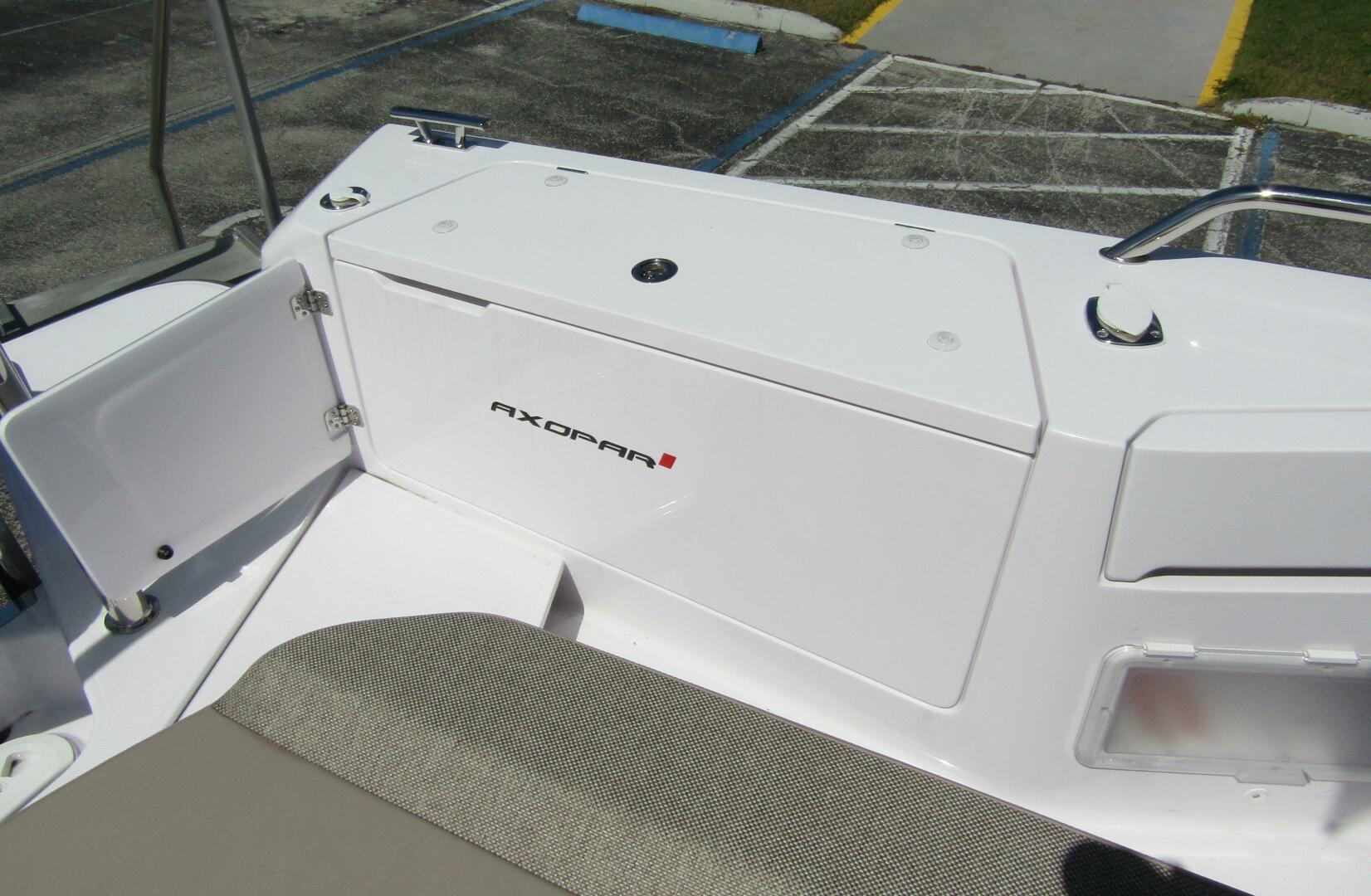 Slide: The Image of Axopar 37 Sun Top 2024 - 5283460