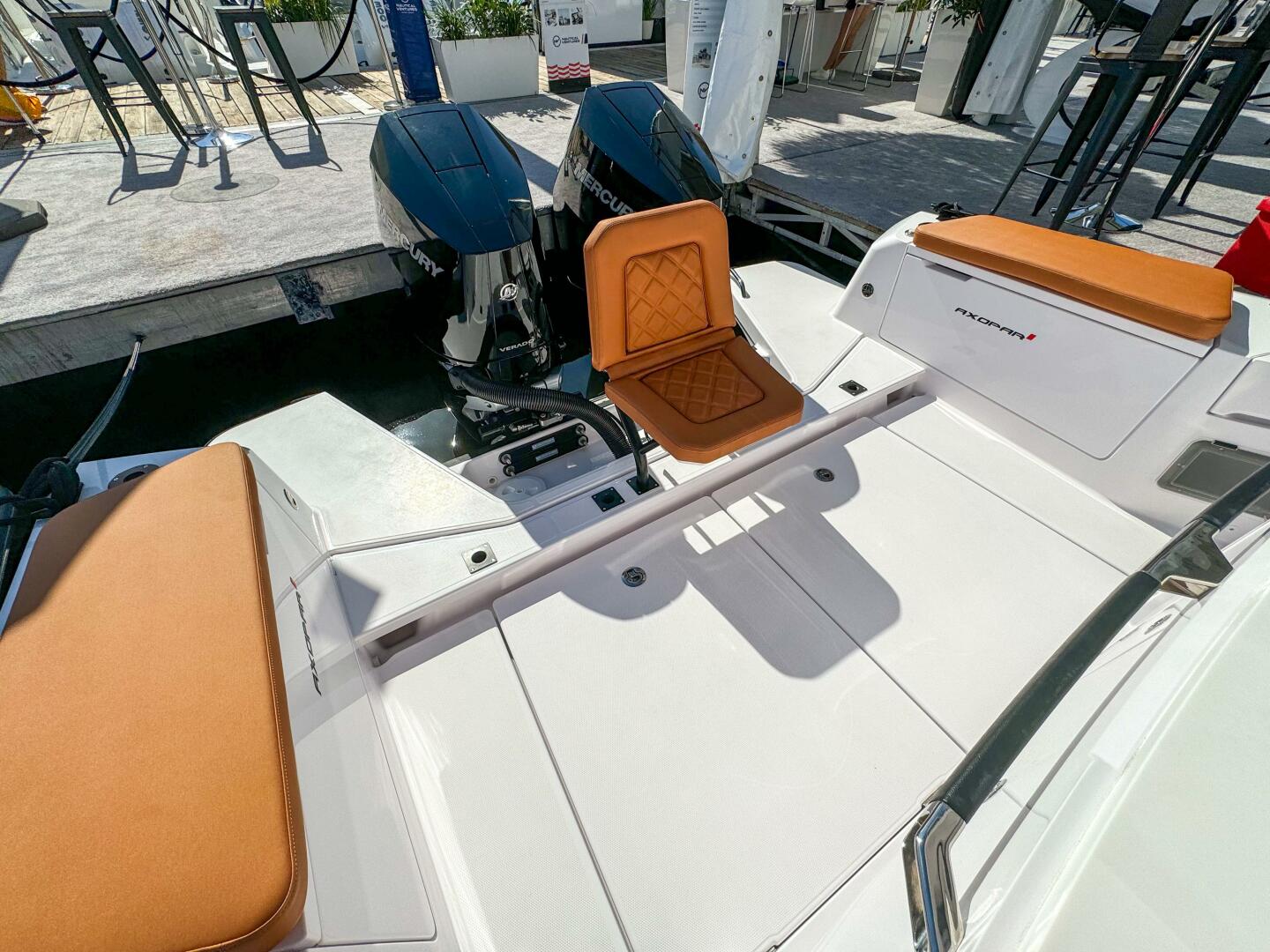 Slide: The Image of Axopar 37XC CROSS CABIN 2024 - 5204632