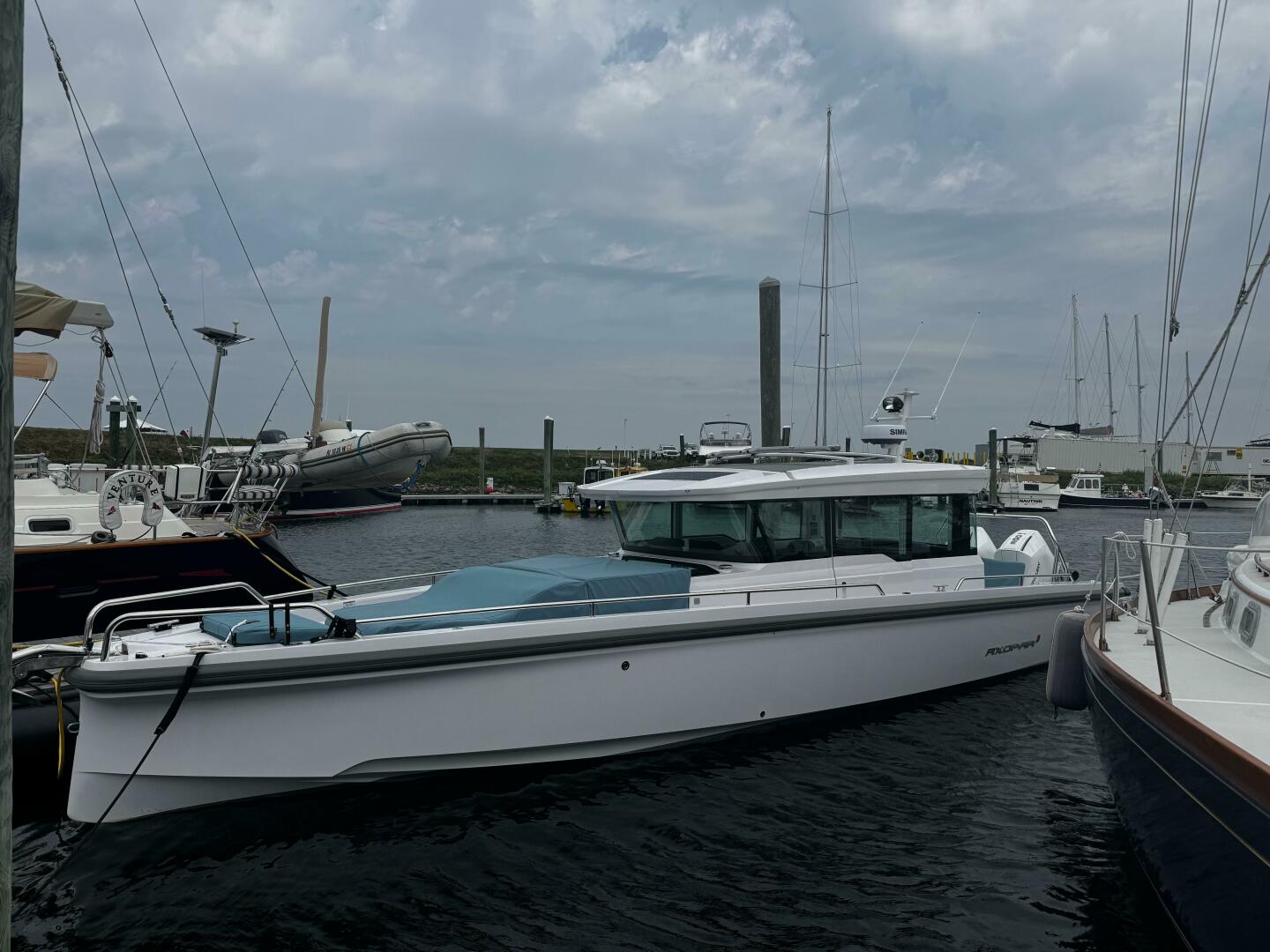 Slide: The Image of Axopar 37 XC Cross Cabin 2024 - 5532393