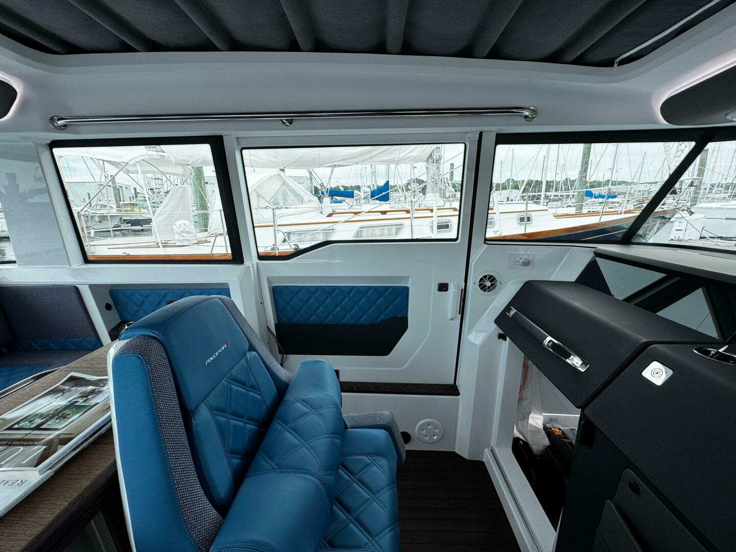 Slide: The Image of Axopar 37 XC Cross Cabin 2024 - 5532435