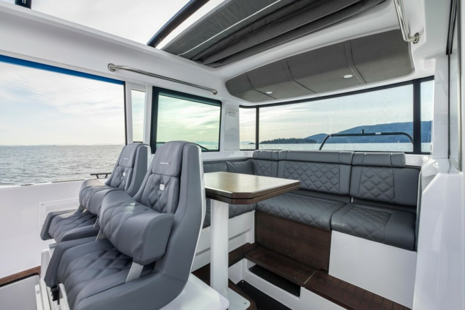 Slide: The Image of Axopar 37 XC CROSS CABIN 2026 - 5364517