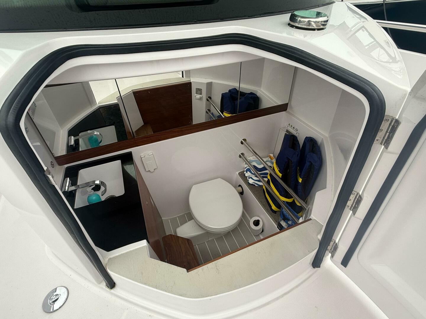 Slide: The Image of Axopar Aft Cabin 2023 - 5511032