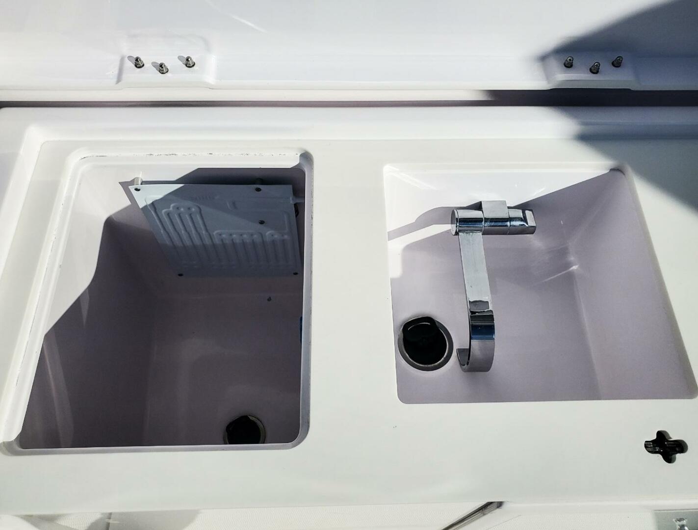 Slide: The Image of Axopar Cabin 2021 - 4935811