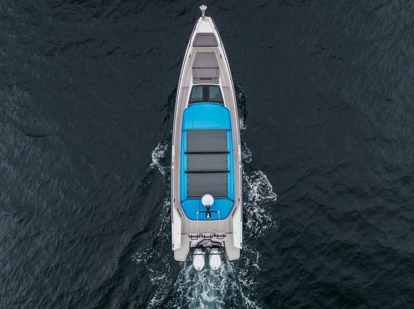 Slide: The Image of Axopar Cross Cabin 2021 - 5185045