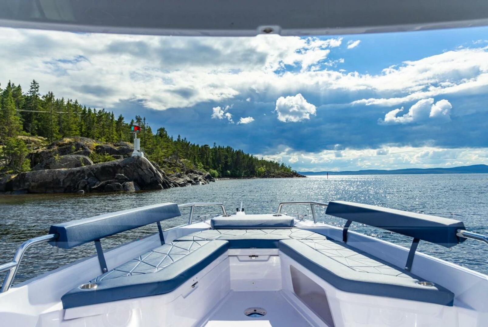 Slide: The Image of Axopar Cross Cabin 2025 - 5282238